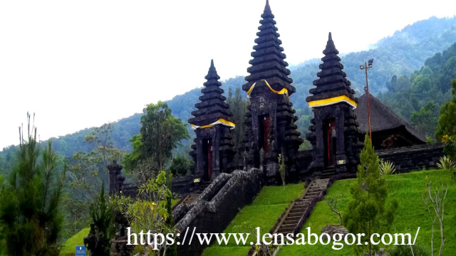 Menyelami Pesona Pura Parahyangan Agung Jagatkarta